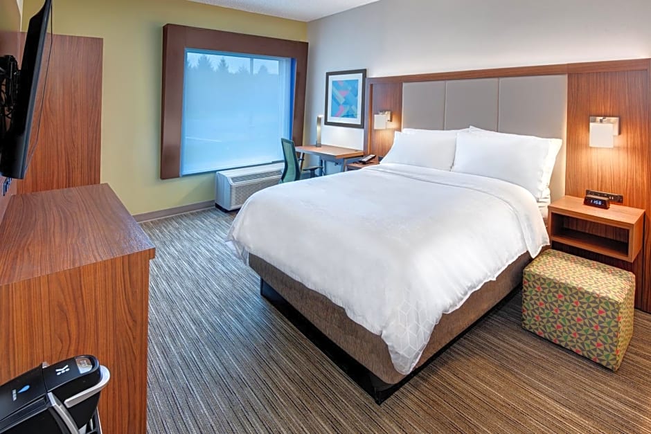 Holiday Inn Express & Suites West Long Branch - Eatontown By IHG