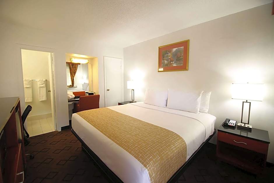 Travelodge by Wyndham Burbank-Glendale