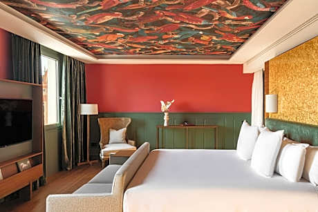 Junior Suite RedLevel Cathedral View