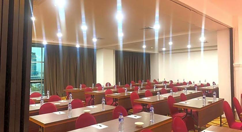 Travellers Hotel Phinisi