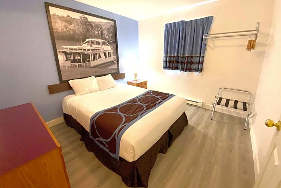 Super 8 by Wyndham Sicamous