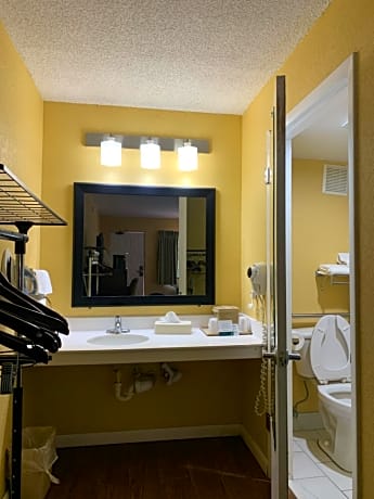 Queen Room with Two Queen Beds - Accessible/Non-Smoking