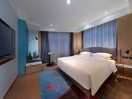 Queen Deluxe Room
