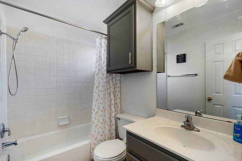 Quaint 2BD2B Condo* Fully Furnished*Amazing Patio*