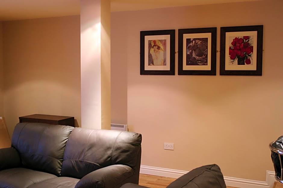 Photo 1 of 5 of Apartment