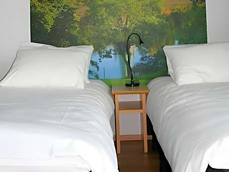 1 Person in Dormitory - Female Only