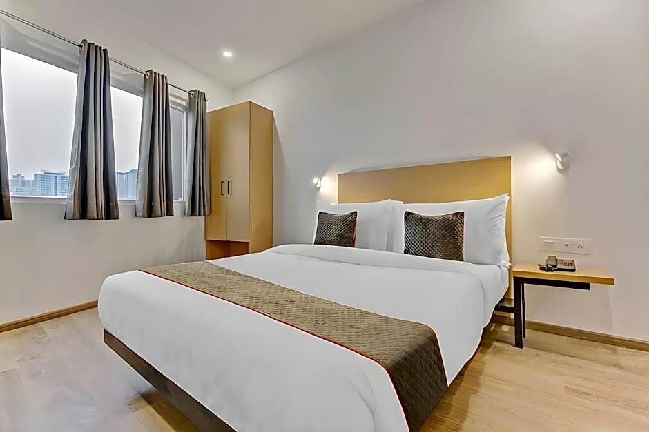 Townhouse Sector 49 Near Logix city centre