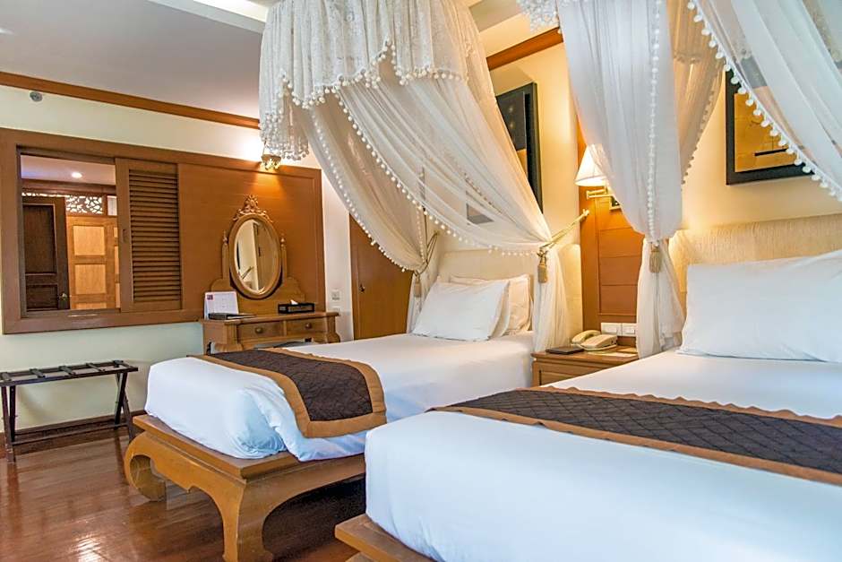 Photo 1 of 6 of Deluxe 2 Beds, Poolside