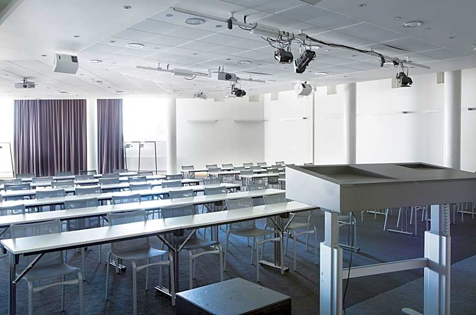 Comfort Hotel Runway