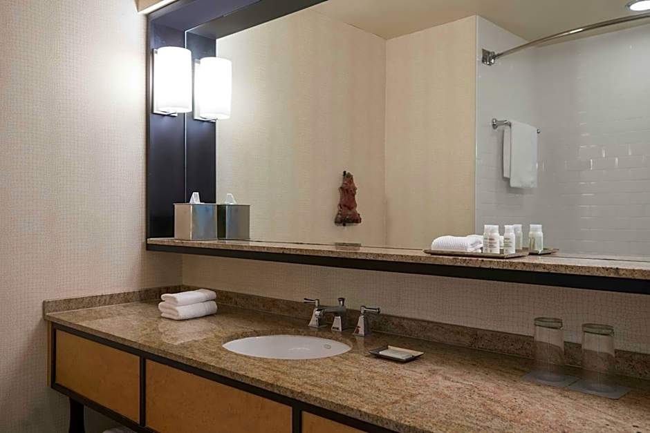 Renaissance New Orleans Arts Warehouse District Hotel