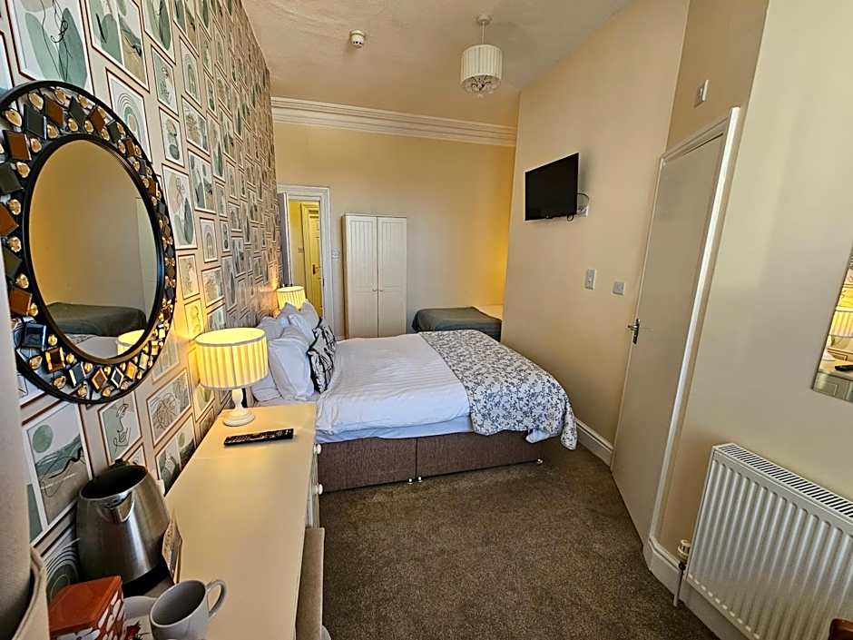 Rivelyn Hotel Bar & Restaurant