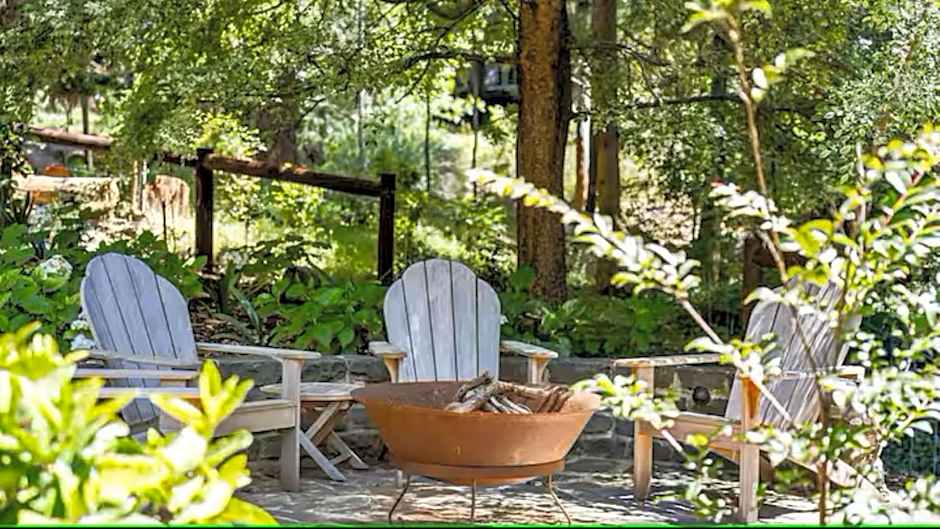 FROGWELL HOLLOW immerse into an idyllic fairytale