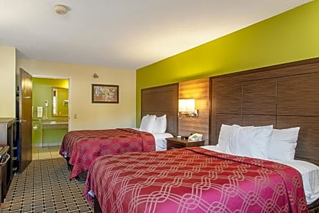 Double Room with Two Double Beds - Accessible/Smoking