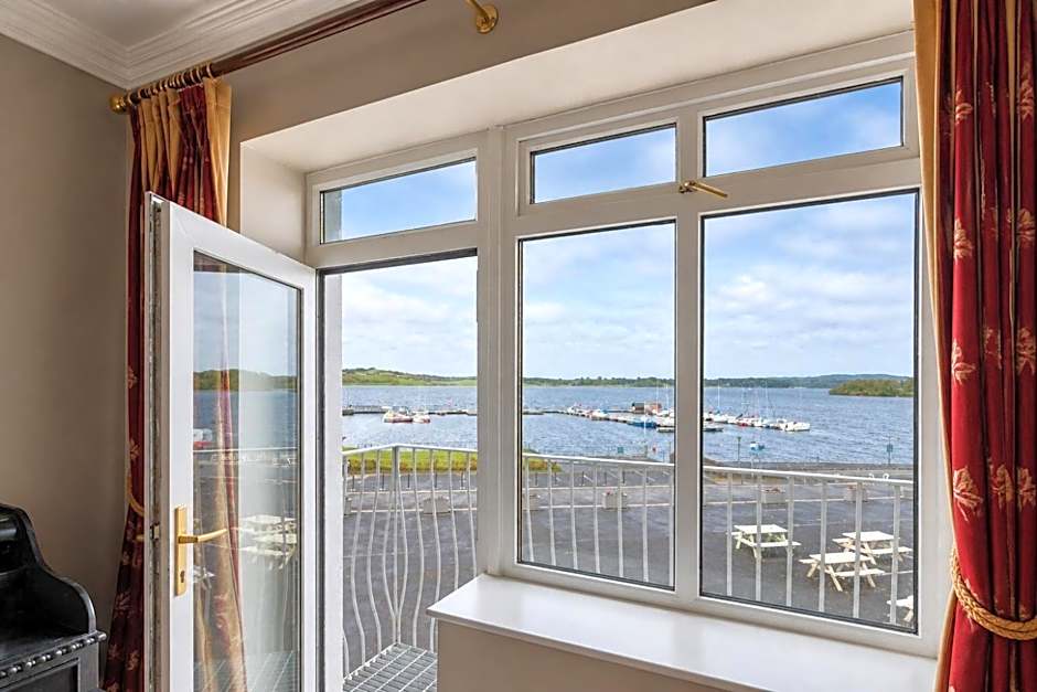 Lakeside Manor Hotel