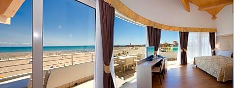 Deluxe Suite with Sea View