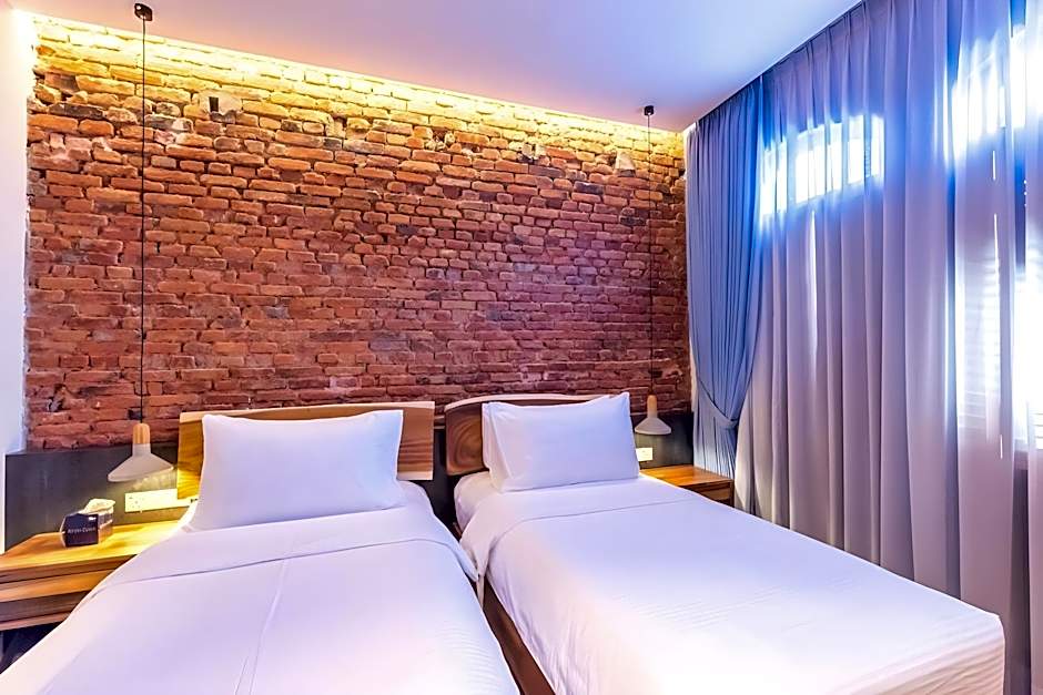 Tien Terrace Macalister