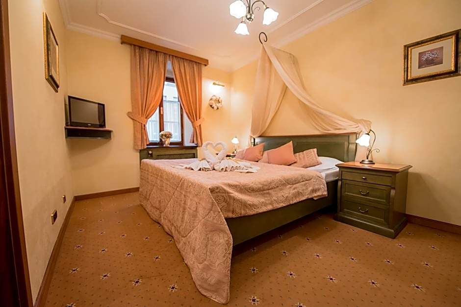 Hotel Octarna - Free On-site Parking