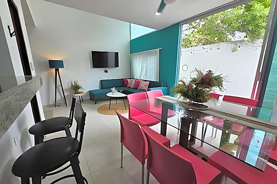 Villa con alberca, a una cuadra del mar
