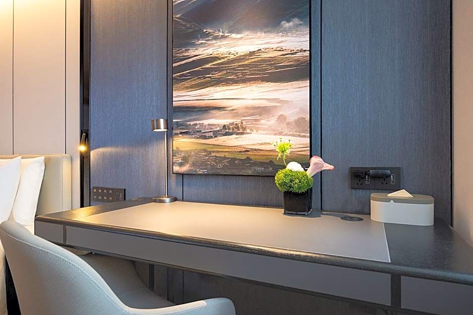 Atour Hotel Dalian Donggang Business District Gangwan Plaza