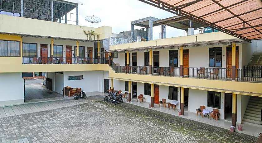 RedDoorz near Alun Alun Wonosobo