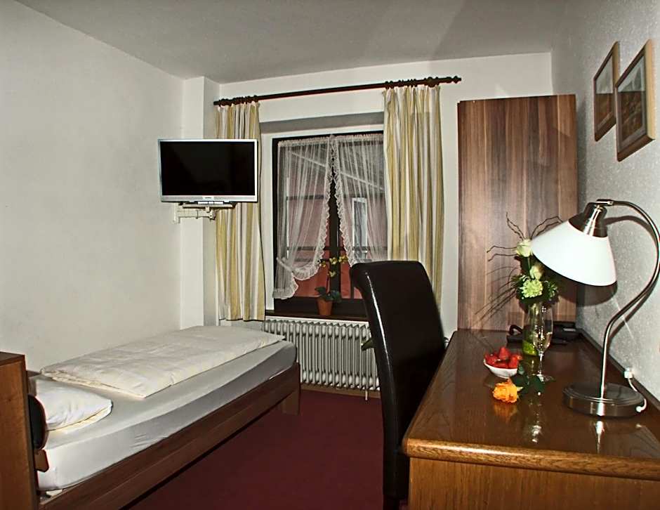 Photo 1 of 4 of Single Room