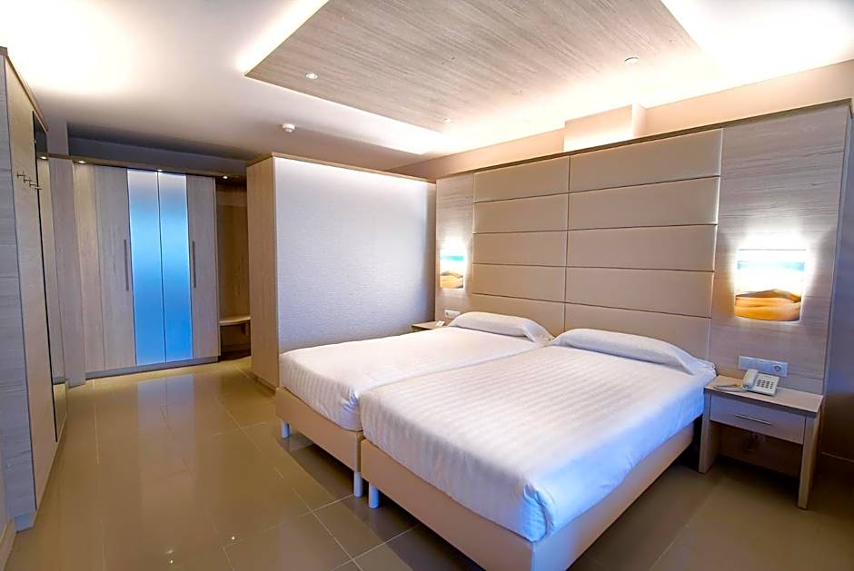 Photo 1 of 4 of Double Room