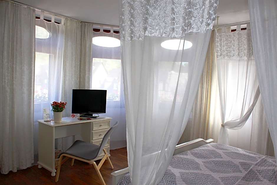 Foto 1 de 9 de Doppelzimmer-Romantik-Ensuite mit Dusche-Stadtblick