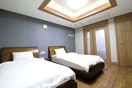 Standard Twin (Single + Single)