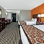 Howard Johnson by Wyndham Arlington Ballpark / Six Flags