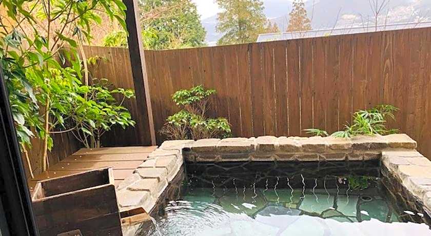 Yufuin Sanso Waremokou Hotel