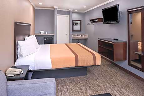 Laguna Inn and Suites