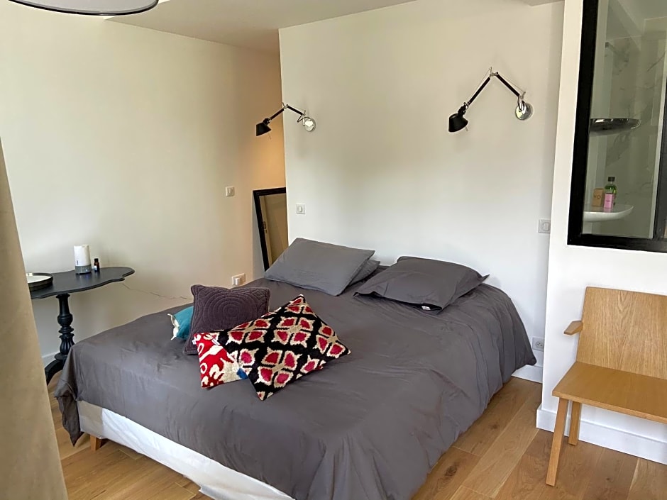 Cocon en lisière de forêt