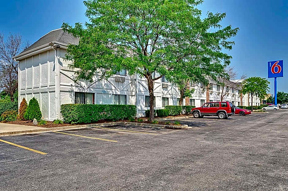 Motel 6-Glenview, IL - Chicago North