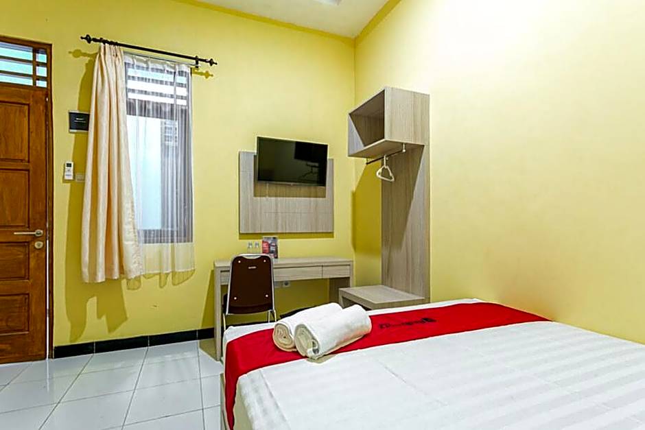 RedDoorz near Puro Mangkunegaran