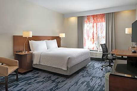 King Room with Roll-In Shower - Mobility Access/Hearing Accessible