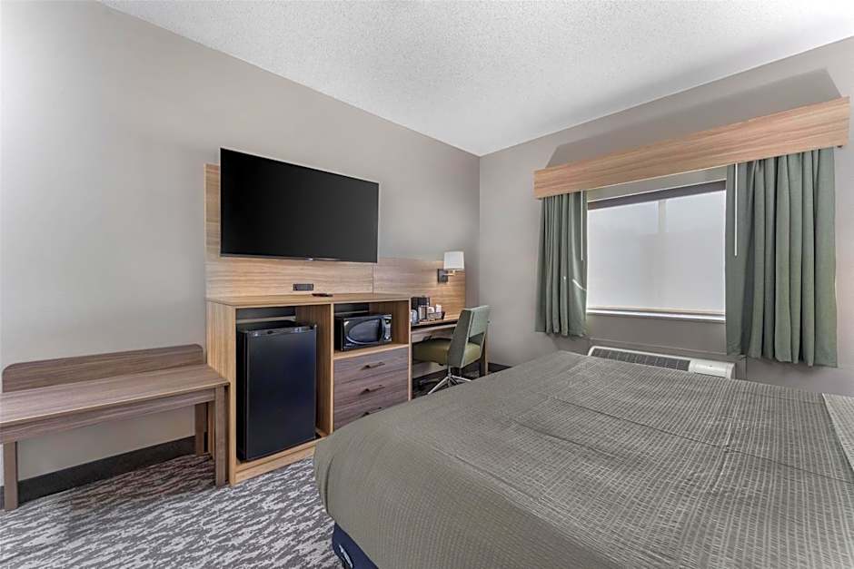 Best Western Plus Executive Inn