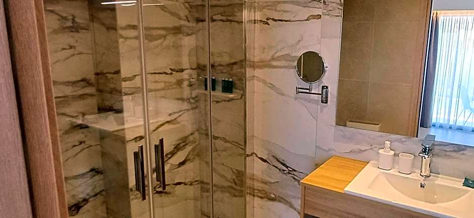 ALPHA APARTMENTS Free Shuttle from and to the Airport