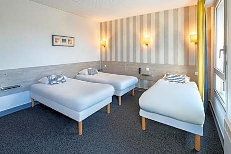 Standard Room with Three Single Beds - Non-Smoking