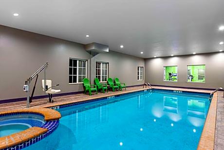 La Quinta Inn & Suites by Wyndham Huntsville Airport Madison