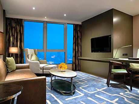 Prestige King Suite with Club Access and City View