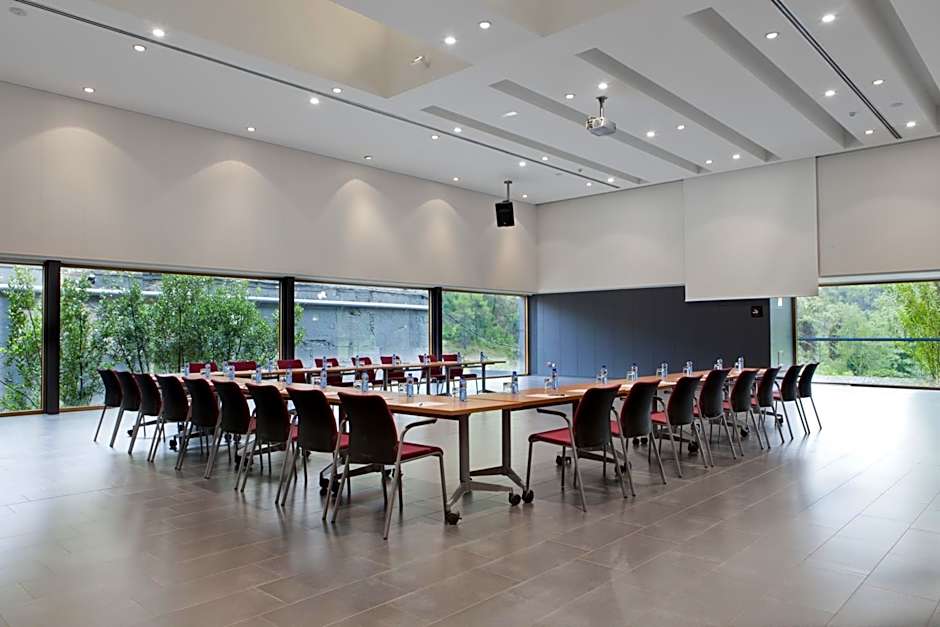 Hotel Món Sant Benet