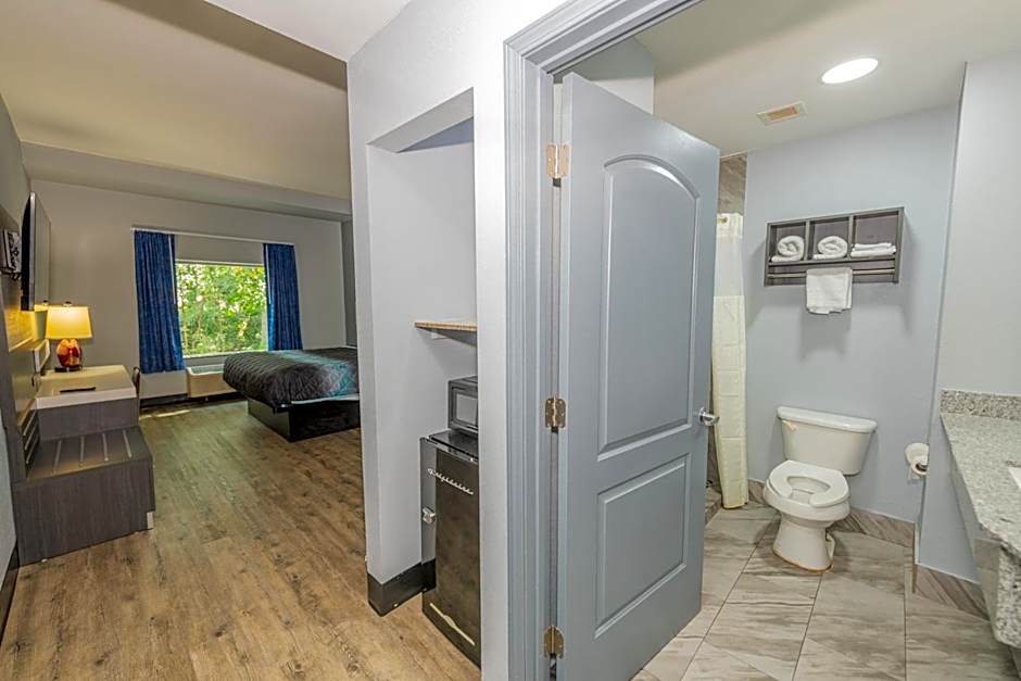 Jamestown inn & Suites