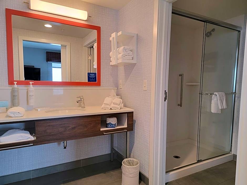 Hampton Inn By Hilton & Suites Erie/Bayfront, PA