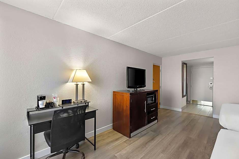 Best Western Luxbury Inn-Fort Wayne