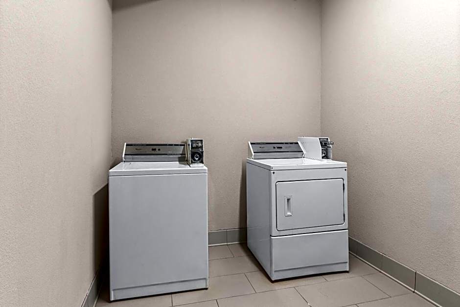 La Quinta Inn & Suites by Wyndham Jackson Airport/Pearl