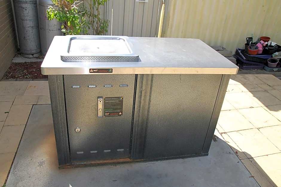 Hi Way Eight Motor Inn