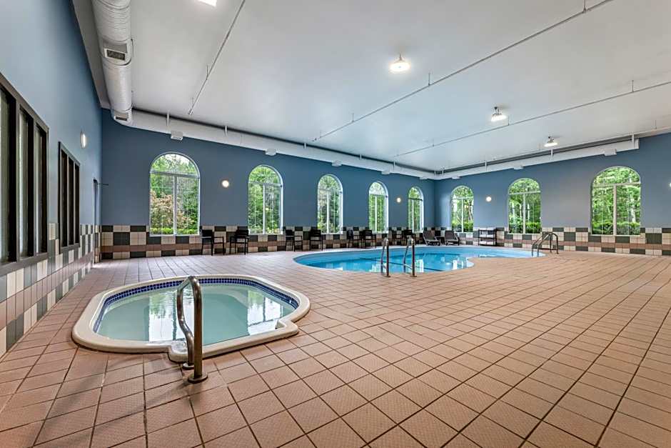 Days Inn & Suites by Wyndham Thunder Bay