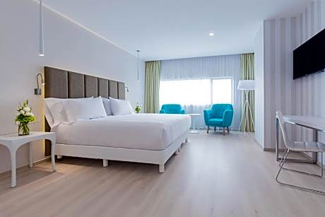 Family Room (2 Adults + 2 Children)