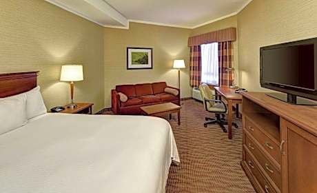 Queen Room with Sofa Bed - Non-Smoking