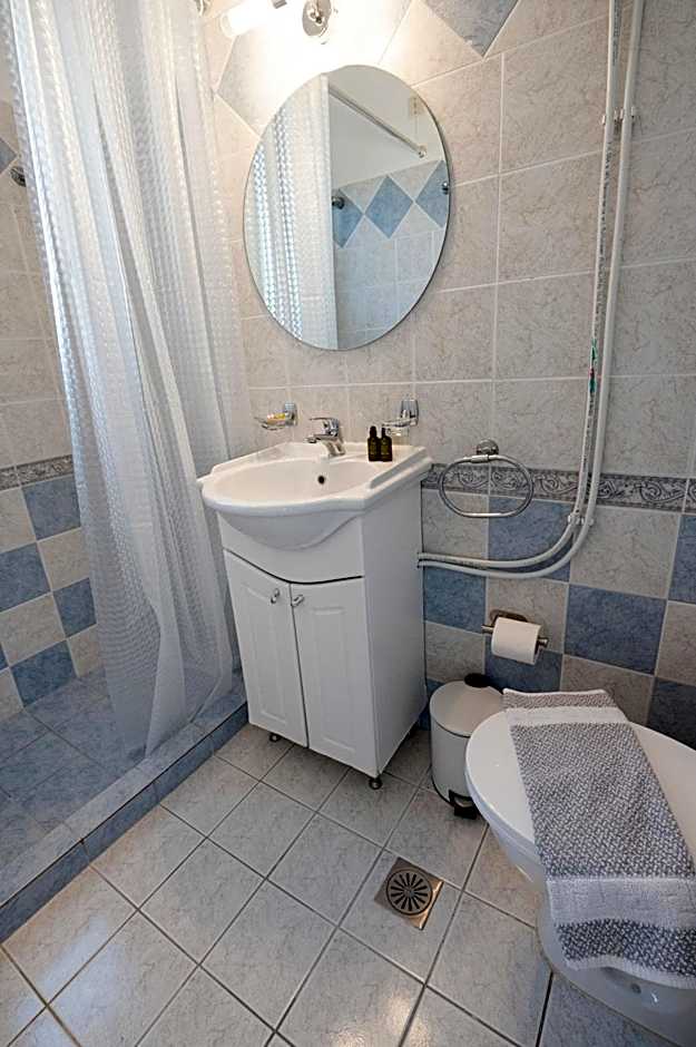 The White Rose Hotel
